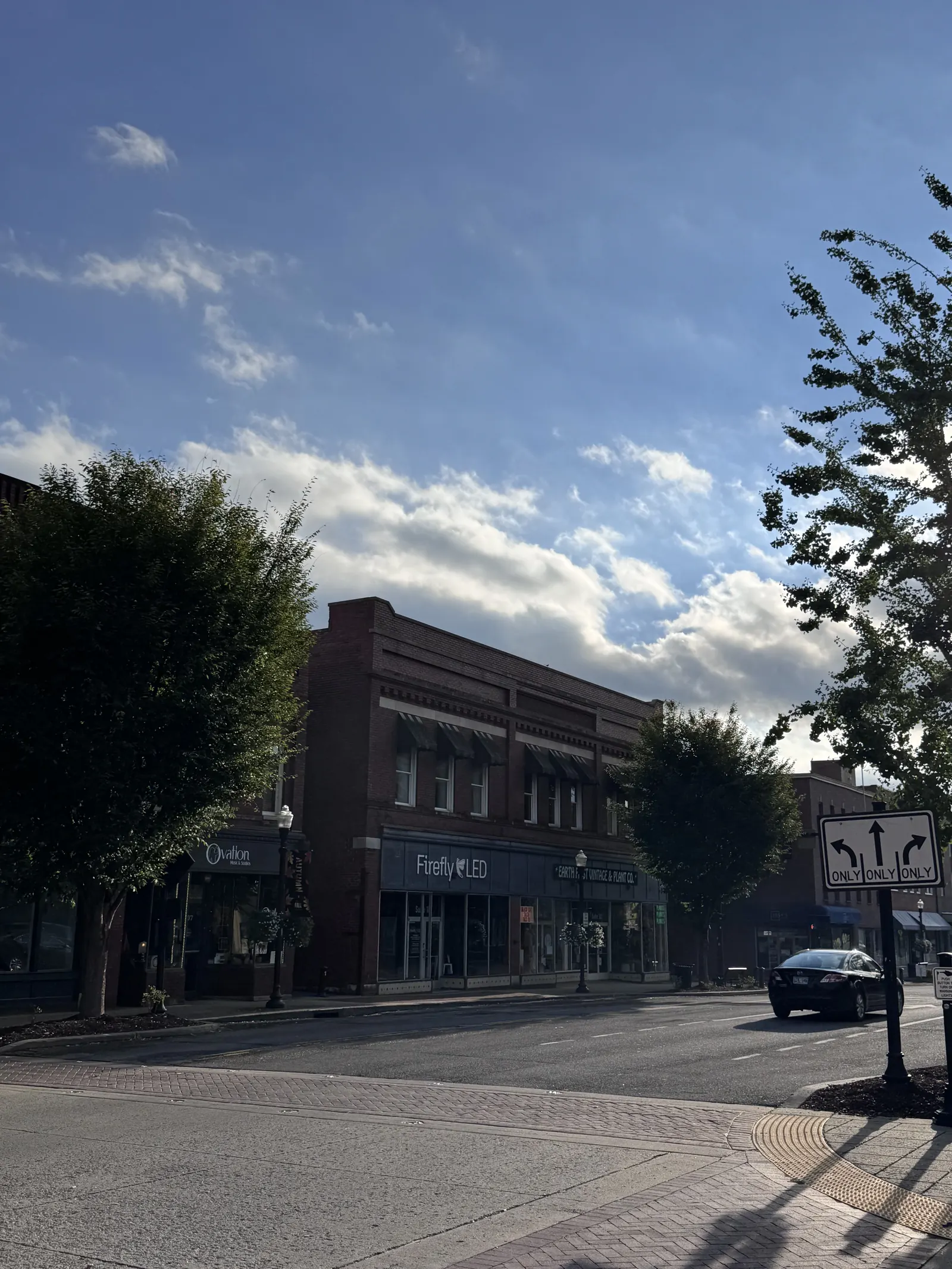 Brick storefronts around the town square in downtown Gallatin, Tennessee.